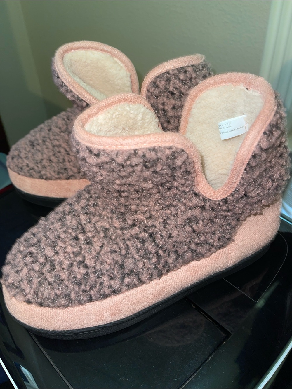 ROCKDOVE Cozy Fuzzy Boot Slippers in Mauve Pink 8